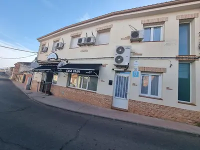 Edificio en el que se encuentra el hostal o pensión