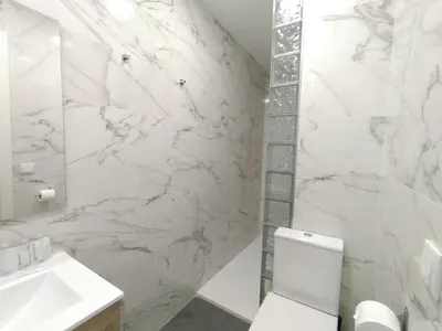 Un baño de Apartamentos Vacceas by gaiarooms