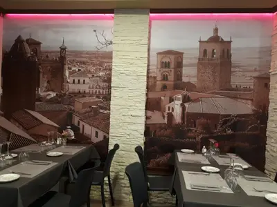 Un restaurante o sitio para comer en Hostal Julio