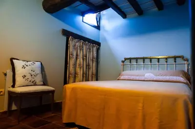 Cama o camas de una habitación en casa rural La Morucha de Hervás