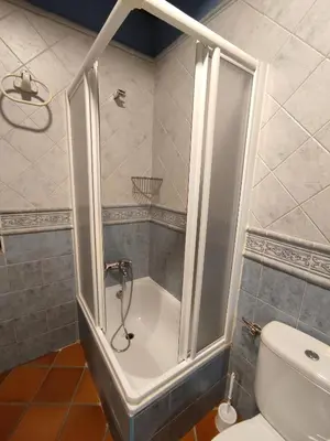 Un baño de Casa Rural Puerta del Sol de 3 habitaciones