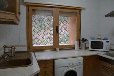 Una cocina o zona de cocina en 'El Mirador de Sotillo', un Oasis de Confort con Piscina y Jacuzzis