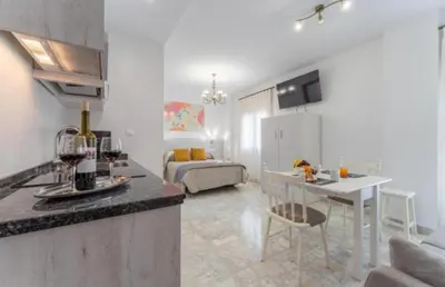 Una cocina o zona de cocina en Villa Augusto - a 100 metros del Teatro Romano-