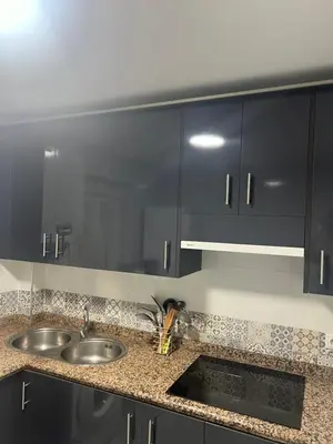 Una cocina o zona de cocina en Piso Los Jardines