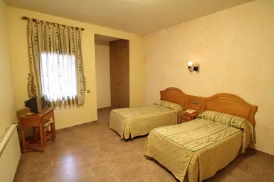 Cama o camas de una habitación en Hostal Restaurante Cuatro Caminos