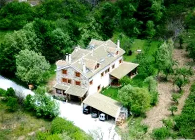 Edificio en el que se encuentra el hostal o pensión