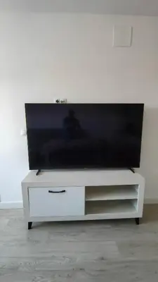 Una televisión o centro de entretenimiento en Apartamentos NayDa N4 de 2 habitaciones