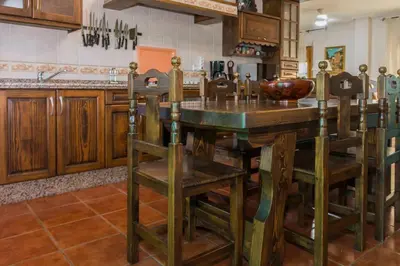 Una cocina o zona de cocina en Casa Rural El Zarzoso TR-CC-00562
