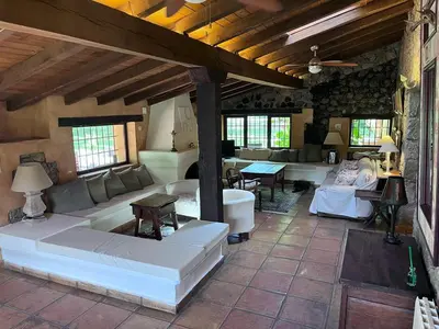 Zona de estar de El Bosque de Candeleda