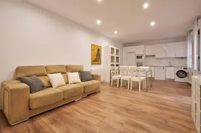 Una cocina o zona de cocina en Amplio alojamiento centro barrio del Oeste
