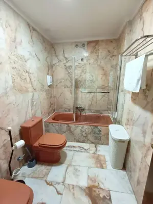 Un baño de Alojamiento Pl del Ángel junto Pl Mayor con aire