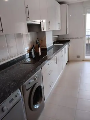 Una cocina o zona de cocina en Alba de Tormes Salamanca Piso de 2 habitaciones 3 camas