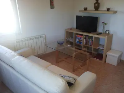 Una televisión o centro de entretenimiento en VuT Los Telares Muralla