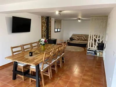 Una televisión o centro de entretenimiento en Casa Brian del Tietar