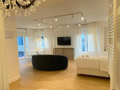 Una televisión o centro de entretenimiento en Apartamentos BEJAR - INDIGO