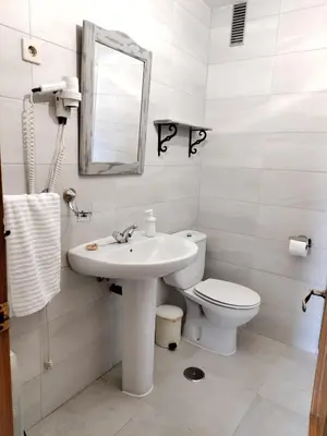 Un baño de Apartamentos El Mirador