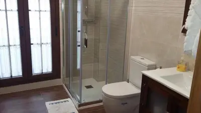 Un baño de La plazuela Navaluenga