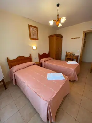 Cama o camas de una habitación en Hostal Jose Mari