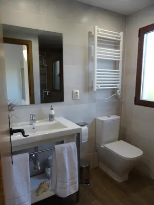 Un baño de El Escudo de Calatrava Alojamiento 5 Estrellas Verdes