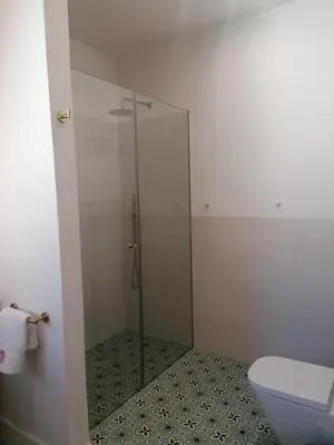 Un baño de Los Nidos de Valfrio TR-CC-00548