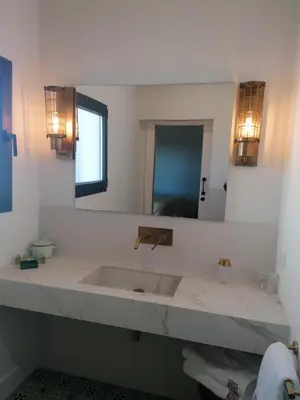 Un baño de Los Nidos de Valfrio TR-CC-00548