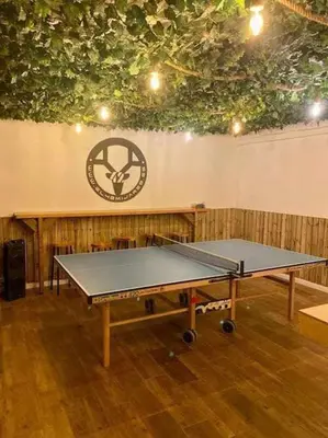 Instalaciones para jugar al ping pong en El 42 MIJARES o alrededores