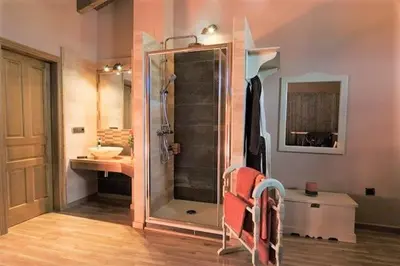 Un baño de Ambar SPA. Azagalla Rural