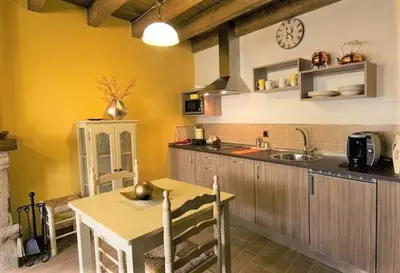 Una cocina o zona de cocina en Ambar SPA. Azagalla Rural
