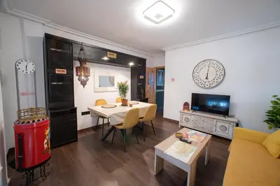 Una televisión o centro de entretenimiento en Del Arzobispo