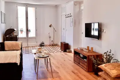 Una televisión o centro de entretenimiento en Tu alojamiento en Cáceres
