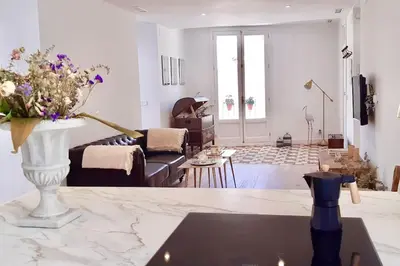 Una televisión o centro de entretenimiento en Tu alojamiento en Cáceres