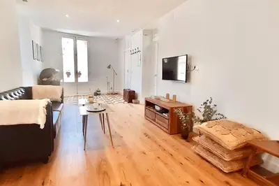 Una televisión o centro de entretenimiento en Tu alojamiento en Cáceres