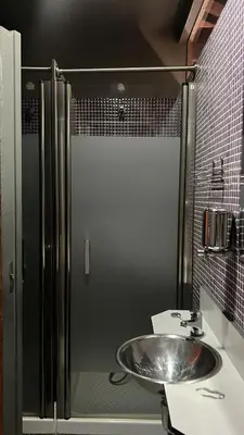 Un baño de Albergue & Cafetería Vía de la Plata Hervás