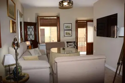 Una televisión o centro de entretenimiento en Fantástico Apartamento Casa Macarena Plaza Mayor