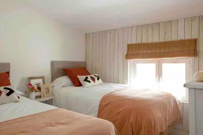Cama o camas de una habitación en Wishome-Casa con piscina en la falda de Gredos, con servicios de hotel