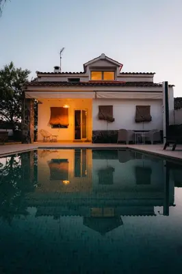 Piscina en o cerca de Wishome-Casa con piscina en la falda de Gredos, con servicios de hotel