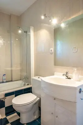 Un baño de Yedrada Alojamientos