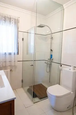 Un baño de Yedrada Alojamientos