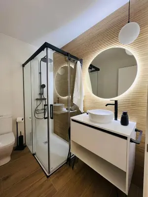 Un baño de VuT - El Balcón de la Plaza - A