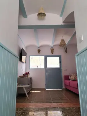 Una televisión o centro de entretenimiento en La casa de tío Vidal