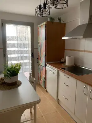 Una cocina o zona de cocina en lico