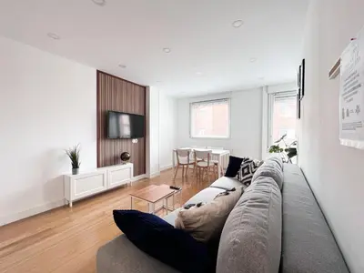 Una televisión o centro de entretenimiento en Duplex Ávila