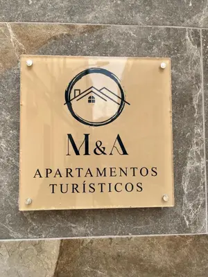 Certificado, premio, señal o documento que está expuesto en M & A apartamentos turísticos