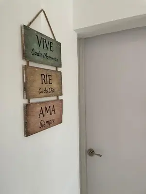 Certificado, premio, señal o documento que está expuesto en Villa Paraiso