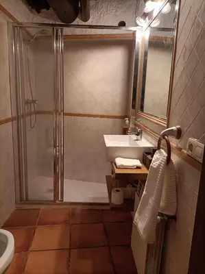 Un baño de El Refugio de Villamiel