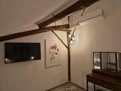 Una televisión o centro de entretenimiento en Apartamentos Rurales Tinguatón