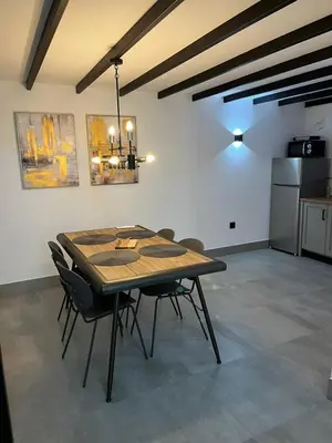 Una cocina o zona de cocina en Apartamentos La Chimenea