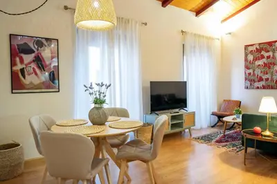 Una televisión o centro de entretenimiento en Dúplex apartamento Godoy Centro by keyhom