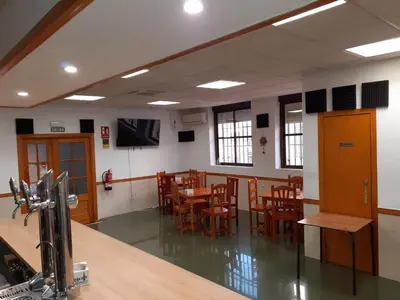 Una televisión o centro de entretenimiento en Hostal Extrelucía