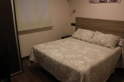 Cama o camas de una habitación en Hostal Extremeño